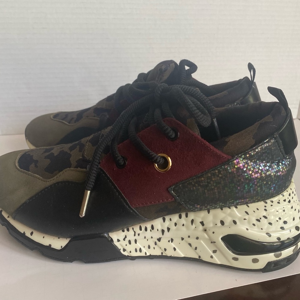 Steve Madden Cliff Olive Camouflage Green Camo Rebooted Sneaker Womens Size 8.5